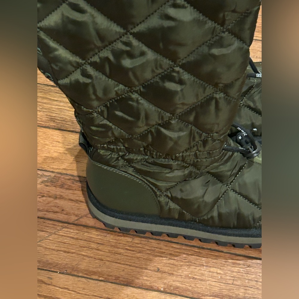 Guess Olive Green Quilted Winter Boots size 7.5 new - Picture 2 of 16